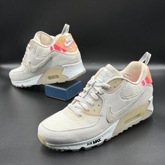 Nike x Undefeated Air Max 90 Platinum Tint - Picture 7 of 13
